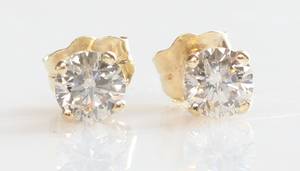 Par brillantørestikker, ca. 0.85 ct. 2