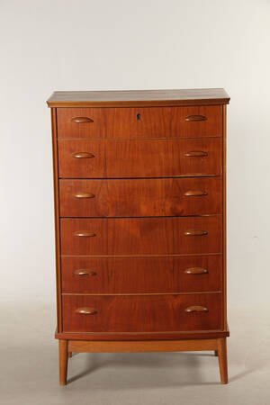 Dansk møbelproducent. Kommode af teaktræ