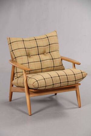 Dansk møbelproducent. Lænestol af bøg 1960erne.