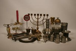 Parti metallföremål mm