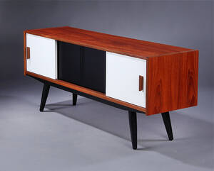 Svend Erik Andersen. Lav skænk i teak 