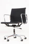 Charles  Ray Eames, Bürostuhl Modell EA 117 aus der Aluminium Group Serie, von Vitra