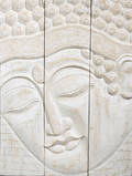 Relief i hvidmalet træ med Buddha ansigt