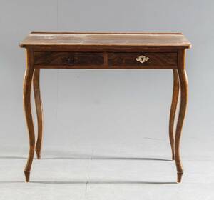 Skrivbord i rokokostil, 1900-tal.
