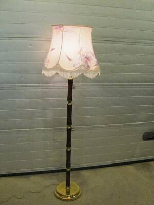 GOLVLAMPA