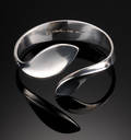 Hans Hansen for Georg Jensen. Armring af sølv