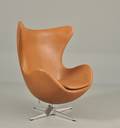 Arne Jacobsen 1902-1971 Ægget betrukket med Elegance Walnut læder