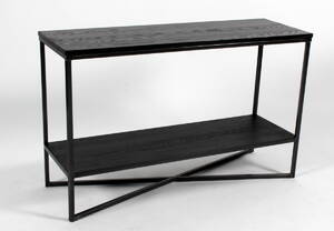 Dansk møbelproducent. Sidebord med to plader i massiv sort ask