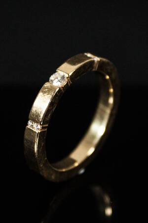 Engelbert, alliansring med diamanter, 18K