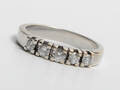 Alliancering med 5 brillanter, ca. 0.65 ct