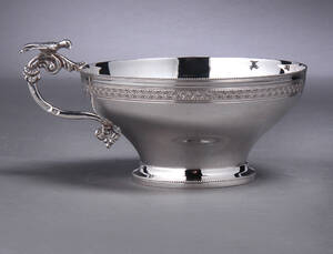 Egyptisk sølvsmed. Stor tekop af sterlingsølv med fugl, ca. 1950