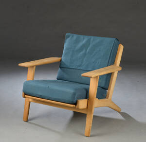 Hans J. Wegner. Lænestol model GE290, egetræ
