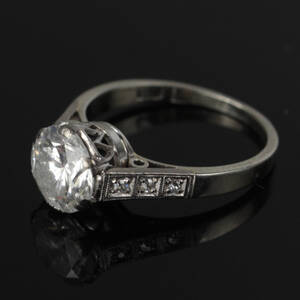 Solitaire ring i 18 kt hvidguld