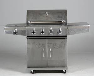 Gasgrill med 4 brændere i rustfrit stål med hjul.