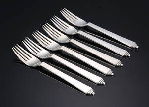 Harald Nielsen for Georg Jensen. Pyramide 6 gafler af sterlingsølv. 6