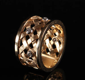 Ole Lynggaard. Fletring med brillanter, 0.10 ct. Denne vare er sat til omsalg under nyt varenummer 4302397