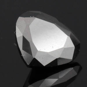 Uindfattet behandlet sort diamant ca 3.31  ct.