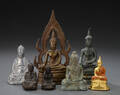 En samling buddhaer af metal 7