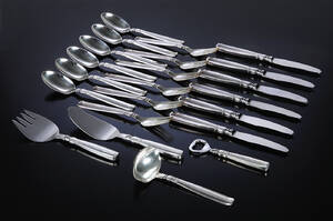 W.  S. Sørensen. Lotus bestiksæt af sølv til 6 personer 22