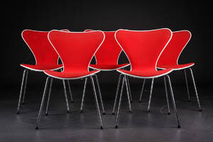 Arne Jacobsen 3107. Fem stole, forsidepolstret 5