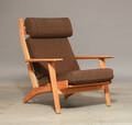 H. J. Wegner. Lænestol, egetræ, model 290A