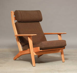 H. J. Wegner. Lænestol, egetræ, model 290A