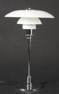 Poul Henningsen. PH 32, bordlampe  