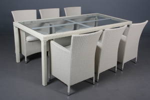 Havemøbelsæt bestående af seks armstole samt bord med glasplade. 7