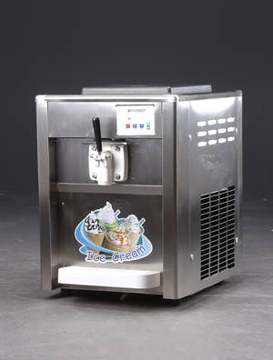 Softicemaskine med tilbehør