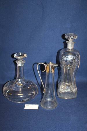 3 KARAFFER, H 24,25,34 CM
