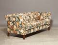 Søren Lund tre-pers sofa betrukket med blomstret stof Denne vare er sat til omsalg under nyt varenummer 4699006