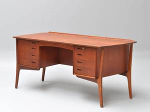 Svend Aage Madsen. Fritstående skrivebord i teak.