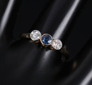 Vintage diamantring i 18 kt. guld med safir, 0.30 ct.