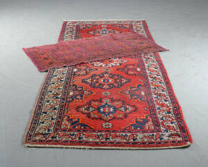 To orientalske tæpper, 73x136 cm. 247x108 cm. 2