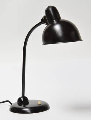 Christian Dell. Kaiser Idell bordlampe, sortlakeret metal, model 6556