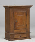 Tobaksskab af egetræ, 1800-tallet