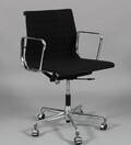 Charles Eames. Kontorstol. Vitra model EA-117, hopsak 
