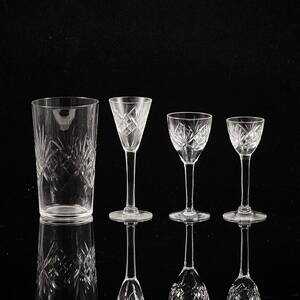 Glasservisdelar, ca 30 delar