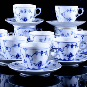 KAFFESERVIS, 24 delar, porslin, Musselmalet halvblond, Royal Copenhagen, Danmark.