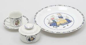 KAFFESERVIS. 33 delar Svenska landskapsdräkter Rörstrand.