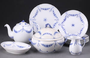 Bing  Grøndahl. Empire service 12