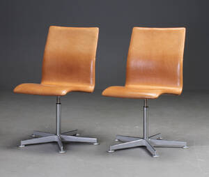 Arne Jacobsen. Par Oxford stole, model 3271 2