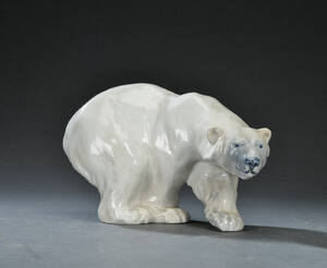  Royal Copenhagen. Isbjørn, figur af porcelæn, nr. 1137