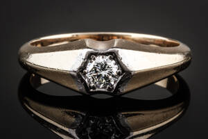 Brillantring af guld og hvidguld 14 kt., 0.19 ct. Ca. 1960.
