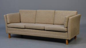Ubekendt møbelproducent. Tre-pers. sofa med uldstof