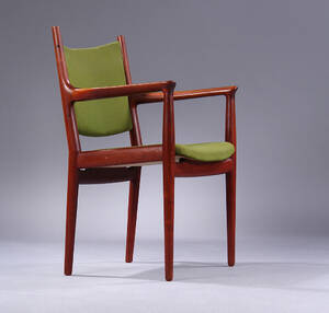 Hans Jørgen Wegner. Armstol af teak, model JH 513.