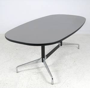Charles  Ray Eames, Esstisch Segmented Table von Vitra.
