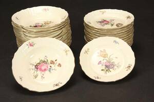 Royal Copenhagen. Frisenborg, 12 dybe og 12 frokosttallerkner af porcelæn 24