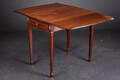 Spisebord af mahogni med to klapper