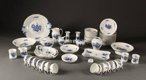 Royal Copenhagen, Blå Blomst service, porcelæn 64